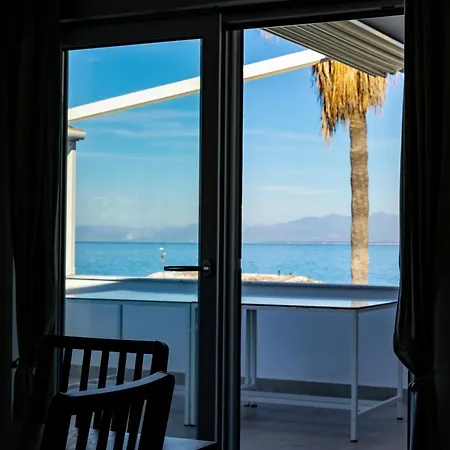 +61 - Sea View